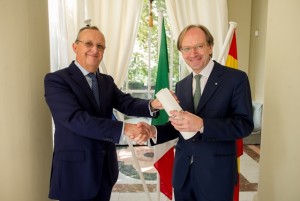 Da sinistra, Cesare Cuniberto e l'Ambasciatore Sebastiani