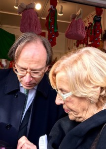 L'Ambasciatore Pietro Sebastiani accoglie nello stand Italia il sindaco di Madrid, Manuela Carmena